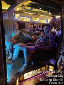 TaxiThaiVan.com รถเช่าพร้อมคนขับ รถตู้ให้เช่า 15